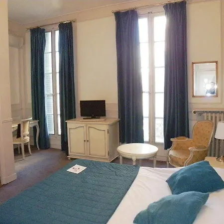 מלון Ibis Styles Vieux Port 3*