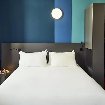 מלון Ibis Styles Vieux Port 3*
