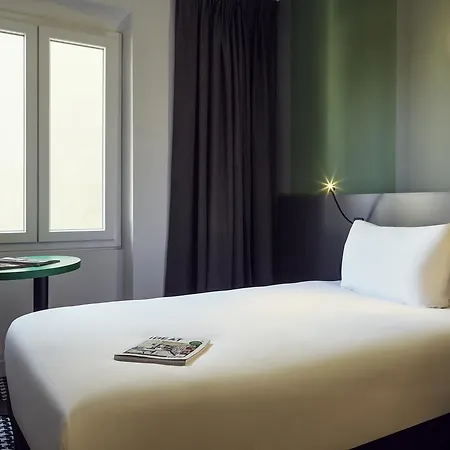 Ibis Styles Vieux Port מלון