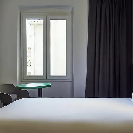Ibis Styles Vieux Port מלון 3*
