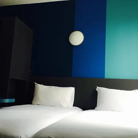Ibis Styles Vieux Port מלון