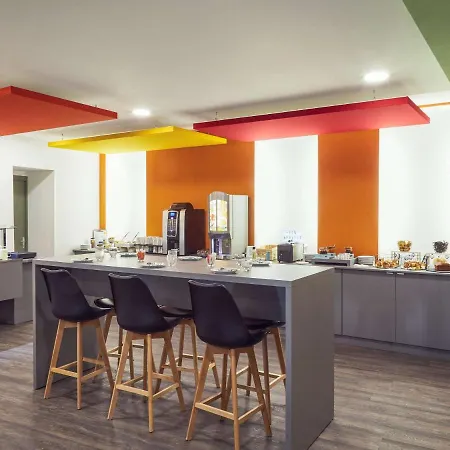 Ibis Styles Vieux Port מלון